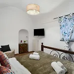 בית הארחה La Perla House