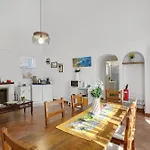 בית הארחה La Perla House